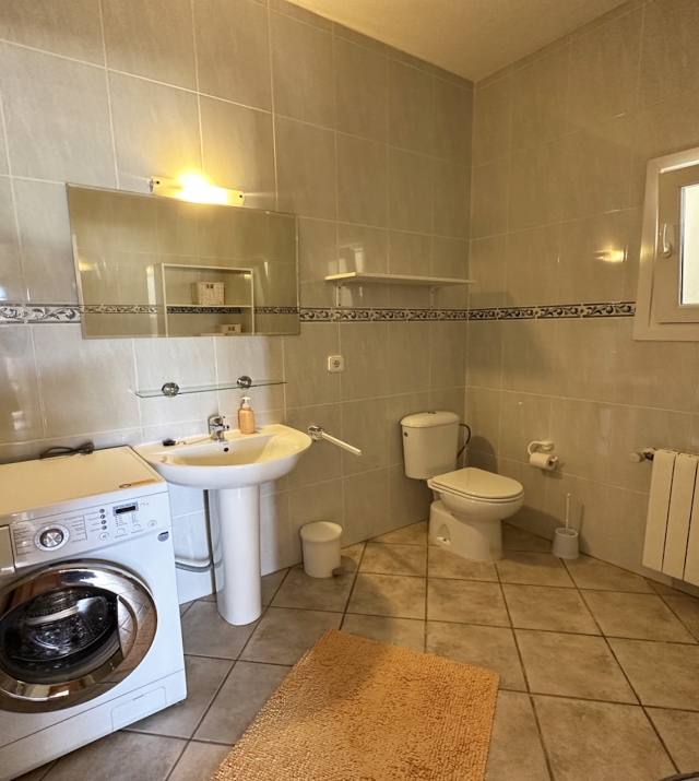 Resa estates Ibiza villa for sale renovation pool san jose badkamer 2.jpg